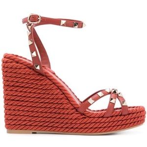 NWOT Valentino Rockstud wedge sandals 37